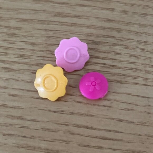 Vtg Polly Pocket Miniature Accessory Set Hangers Gifts Tennis Racket and More - Picture 3 of 8